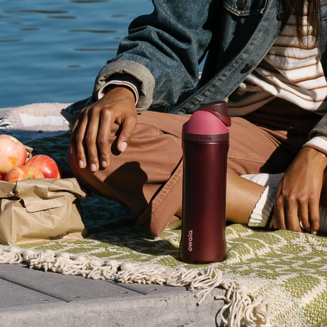 FreeSip Insulated Stainless Steel Water Bottle with Straw, BPA-Free Sports Water Bottle, Great for Travel, 32 Oz, Very, Very Dark